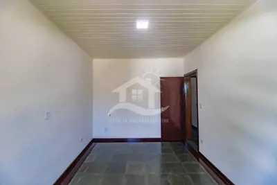 Casa - Sobrado com 3 quartos (sendo 1 suite(s)) a 1600,00 metros praia.