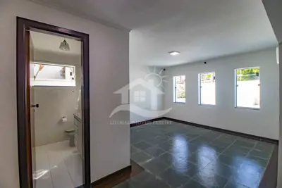 Casa - Sobrado com 3 quartos (sendo 1 suite(s)) a 1600,00 metros praia.