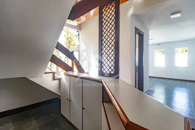 Casa - Sobrado com 3 quartos (sendo 1 suite(s)) a 1600,00 metros praia.