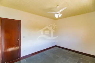 Casa - Sobrado com 3 quartos (sendo 1 suite(s)) a 1600,00 metros praia.
