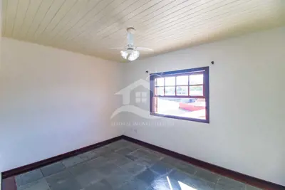 Casa - Sobrado com 3 quartos (sendo 1 suite(s)) a 1600,00 metros praia.