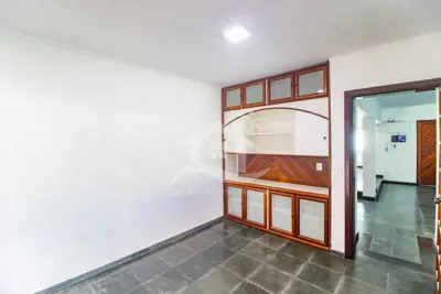 Casa - Sobrado com 3 quartos (sendo 1 suite(s)) a 1600,00 metros praia.