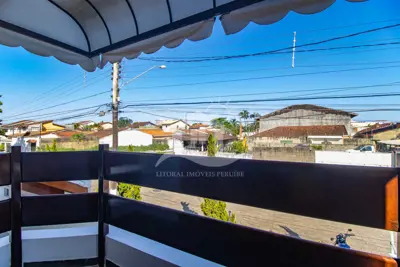 Casa - Sobrado com 3 quartos (sendo 1 suite(s)) a 1600,00 metros praia.