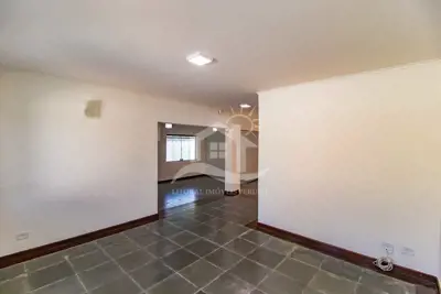 Casa - Sobrado com 3 quartos (sendo 1 suite(s)) a 1600,00 metros praia.