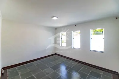 Casa - Sobrado com 3 quartos (sendo 1 suite(s)) a 1600,00 metros praia.