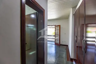 Casa - Sobrado com 3 quartos (sendo 1 suite(s)) a 1600,00 metros praia.