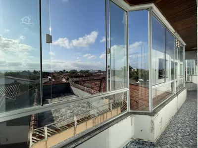Apartamento - Amplo com 3 quartos (sendo 1 suite(s)) a 500,00 metros praia.