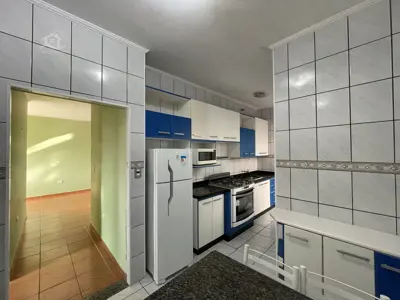 Apartamento - Amplo com 3 quartos (sendo 1 suite(s)) a 500,00 metros praia.
