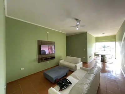Apartamento - Amplo com 3 quartos (sendo 1 suite(s)) a 500,00 metros praia.