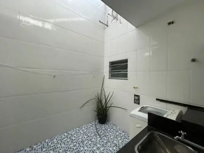 Apartamento - Amplo com 3 quartos (sendo 1 suite(s)) a 500,00 metros praia.