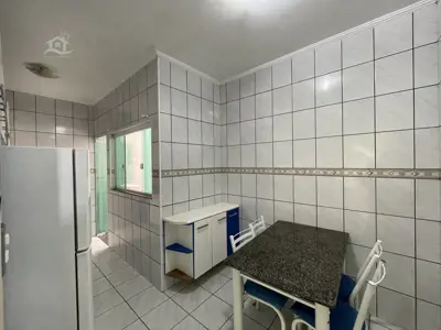 Apartamento - Amplo com 3 quartos (sendo 1 suite(s)) a 500,00 metros praia.