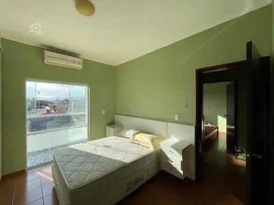 Apartamento - Amplo com 3 quartos (sendo 1 suite(s)) a 500,00 metros praia.