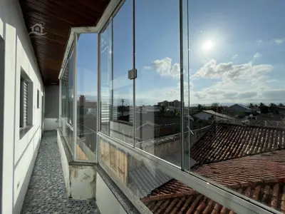 Apartamento - Amplo com 3 quartos (sendo 1 suite(s)) a 500,00 metros praia.