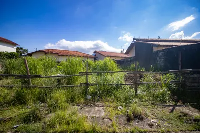 Terreno - Amplo com  dormitórios  a 50,00 metros praia.