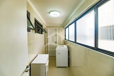 Apartamento - Amplo com 3 dormitórios (sendo 1 suite(s)) a 400,00 metros praia.