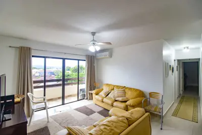 Apartamento - Amplo com 3 dormitórios (sendo 1 suite(s)) a 400,00 metros praia.