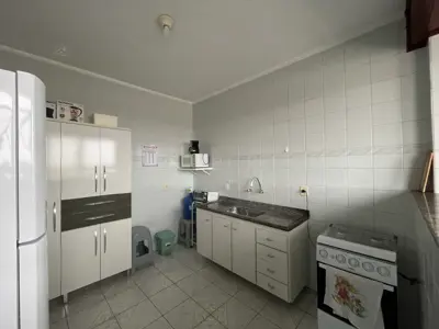 Apartamento - Amplo com 2 dormitórios (sendo 1 suite(s)) a 700,00 metros praia.