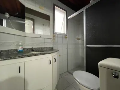 Apartamento - Amplo com 2 dormitórios (sendo 1 suite(s)) a 700,00 metros praia.