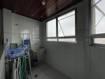 Apartamento - Amplo com 2 dormitórios (sendo 1 suite(s)) a 700,00 metros praia.