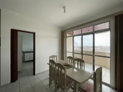 Apartamento - Amplo com 2 dormitórios (sendo 1 suite(s)) a 700,00 metros praia.