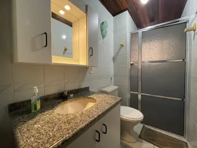 Apartamento - Amplo com 2 dormitórios (sendo 1 suite(s)) a 700,00 metros praia.