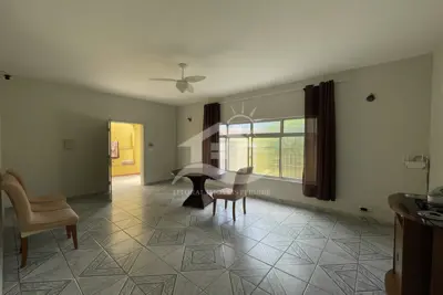 Casa - Térrea com piscina com 2 dormitórios (sendo 1 suite(s)) a 800,00 metros praia.