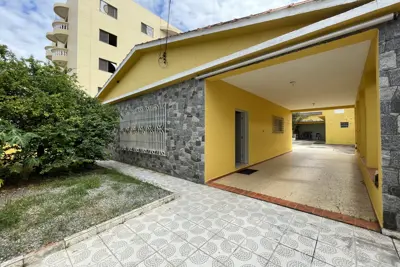 Casa - Térrea com piscina com 2 dormitórios (sendo 1 suite(s)) a 800,00 metros praia.