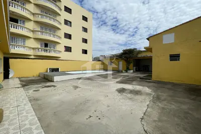 Casa - Térrea com piscina com 2 dormitórios (sendo 1 suite(s)) a 800,00 metros praia.