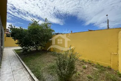 Casa - Térrea com piscina com 2 dormitórios (sendo 1 suite(s)) a 800,00 metros praia.