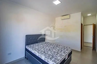 Casa - Sobrado com 4 dormitórios (sendo 2 suite(s)) a 100,00 metros praia.